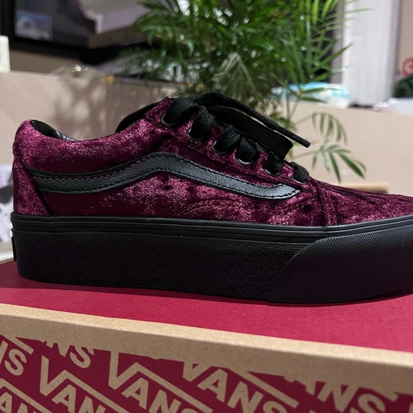 COPY - Vans platform velvet shoes. Brand new still in the box. Size 6.5 in wome… - Picture 4 of 6